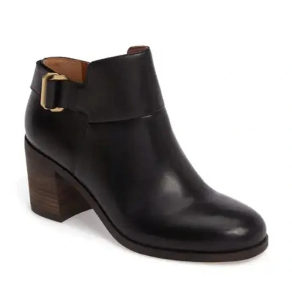 Franco Sarto Black ankle boots size 9. Matisse. Stacked heal w/ zipper. Leather